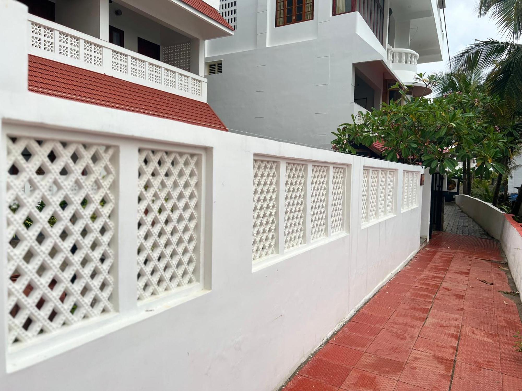 Buddha Beach Hotel Kovalam Ngoại thất bức ảnh