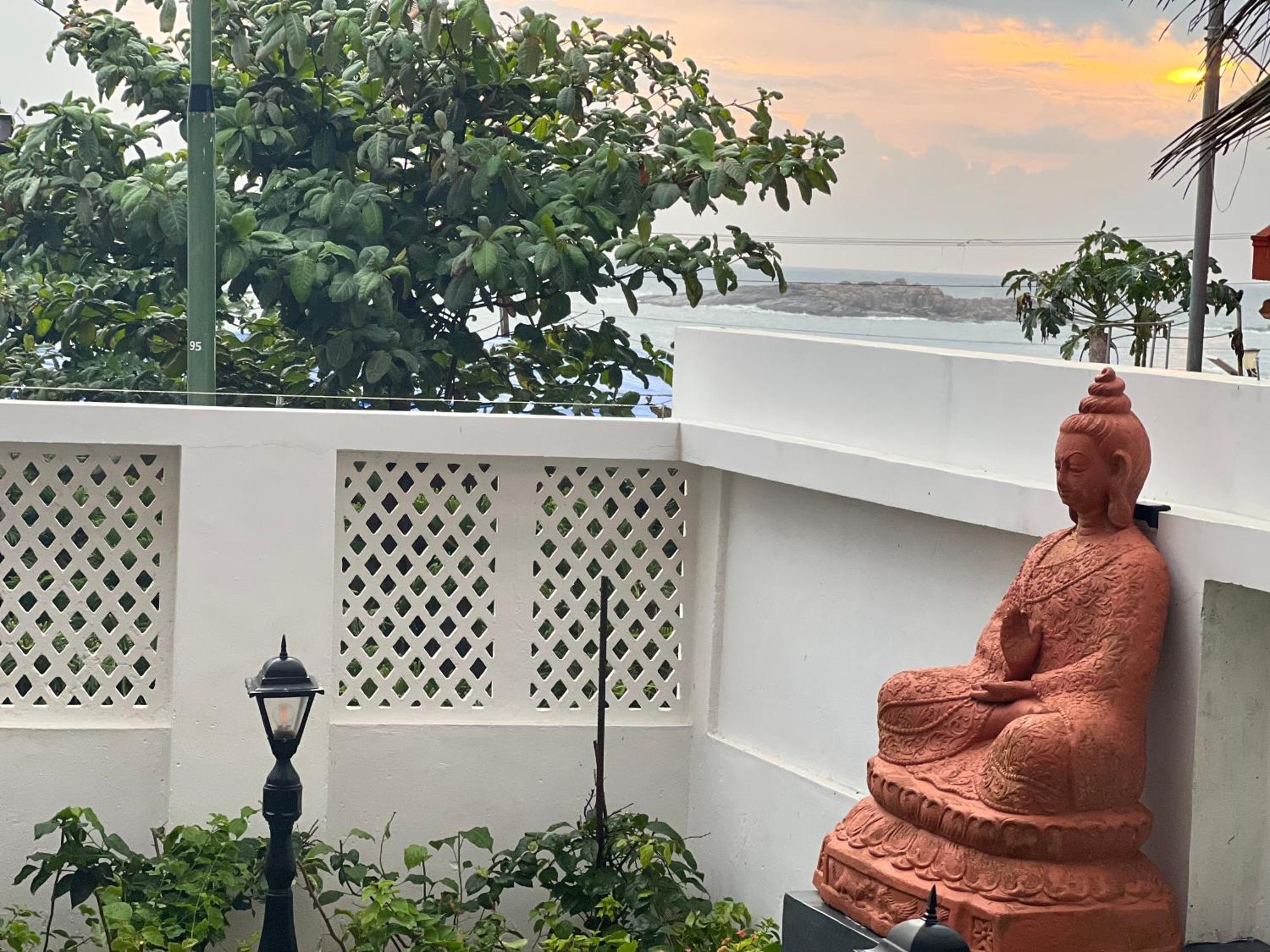Buddha Beach Hotel Kovalam Ngoại thất bức ảnh