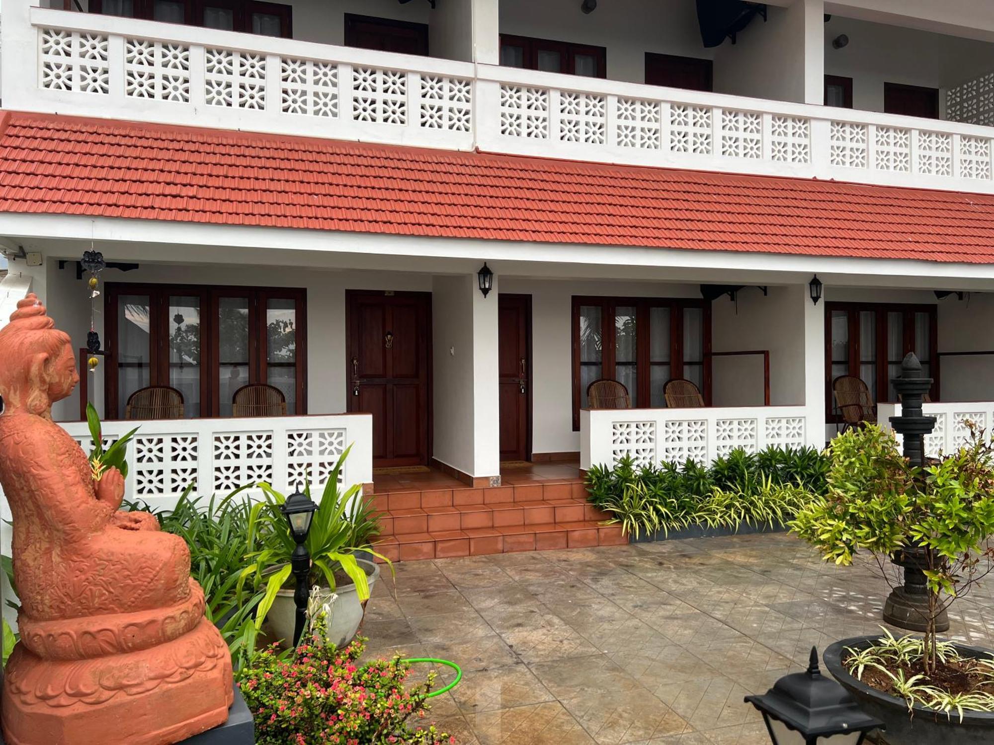 Buddha Beach Hotel Kovalam Ngoại thất bức ảnh
